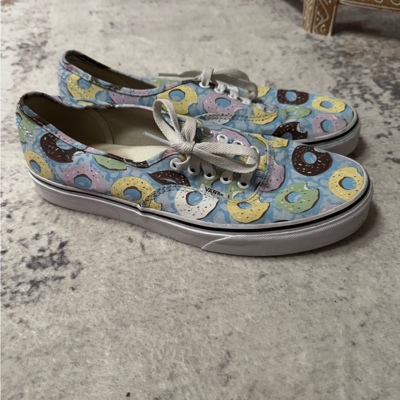 Vans - Picture 2 of 2